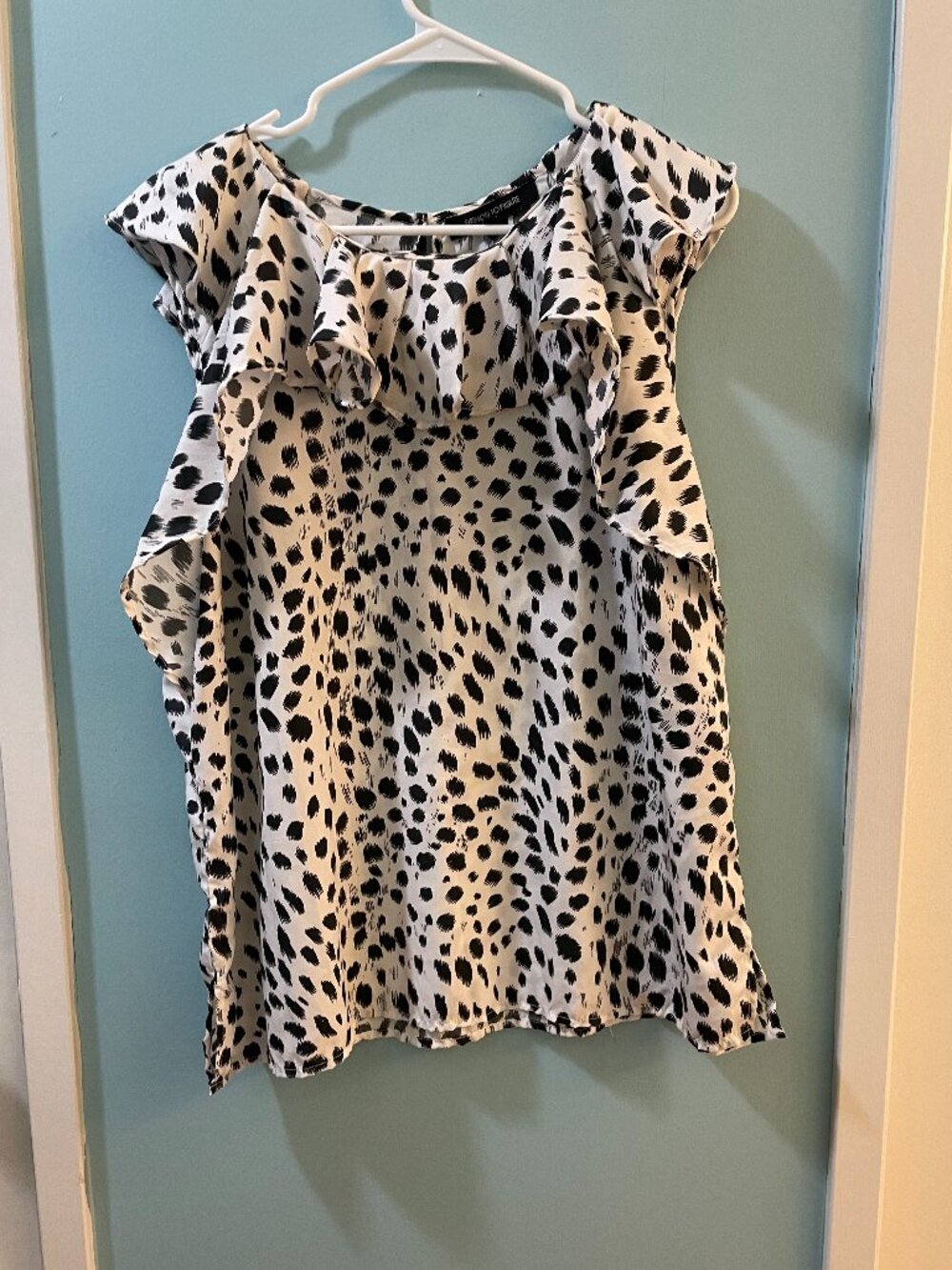 Fashion To Figure Sleeveless Leopard Pattern Top With Ruffled Neck, Size 2x